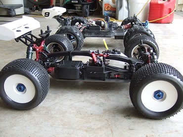 CEN Matrix TR Arena - Factory Race Edition compared to a E-Revo