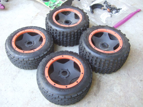 HPI Baja 5B Roller - Hostile Mini MX tires and silverback beadlocks