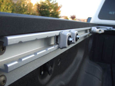 Nissan Titan SE Crew Cab 4X4 Blazzard - bed rails