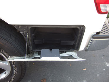 Nissan Titan SE Crew Cab 4X4 Blazzard -  Rear Storage